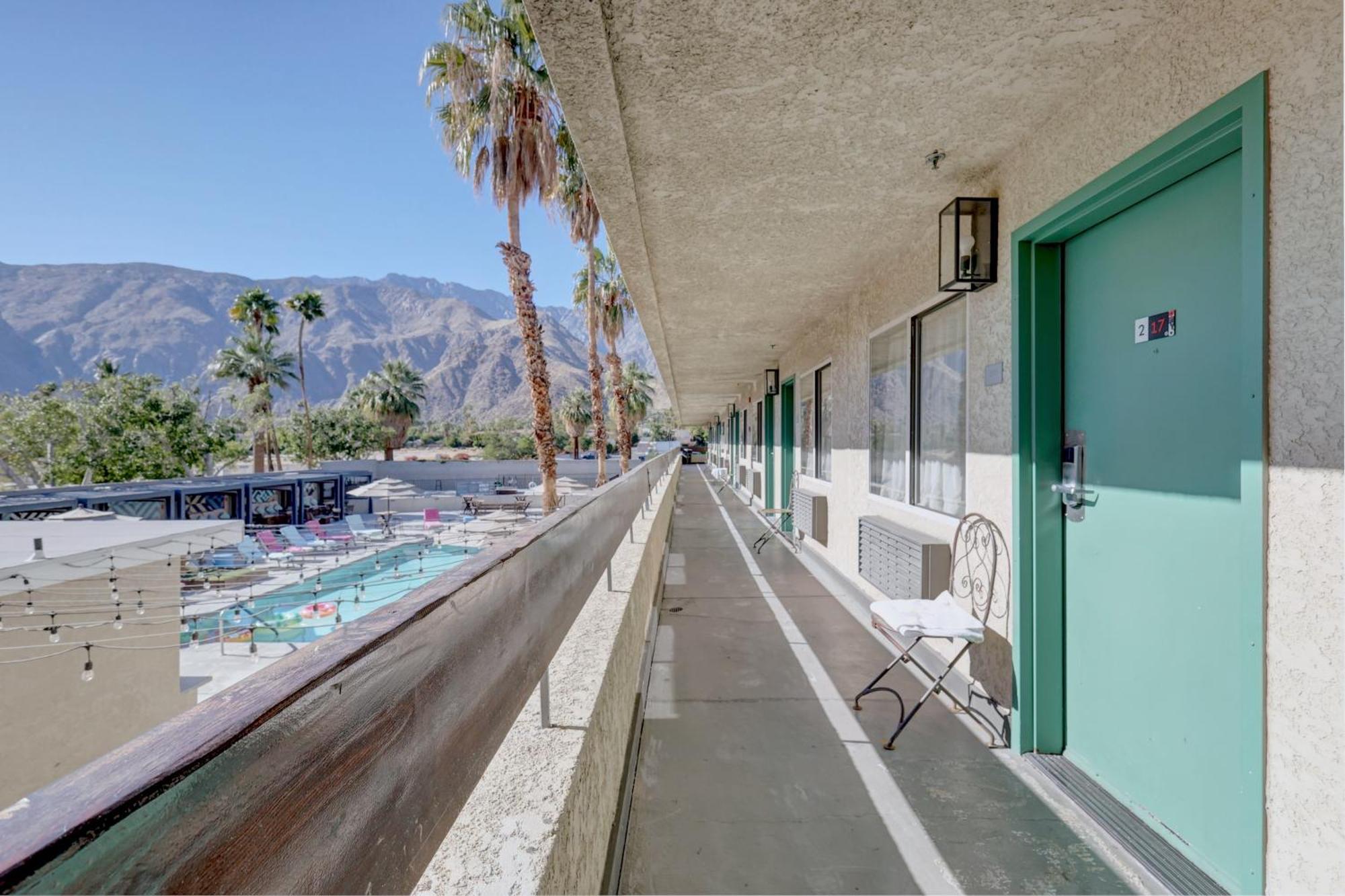 The Infusion Beach Club Palm Springs Bagian luar foto