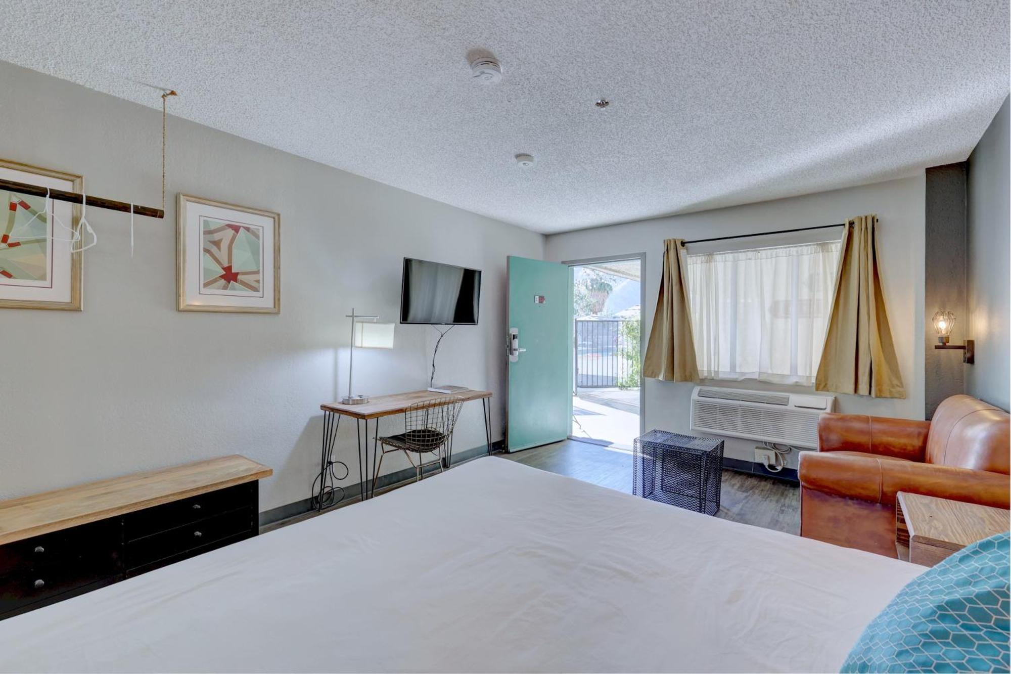 The Infusion Beach Club Palm Springs Bagian luar foto