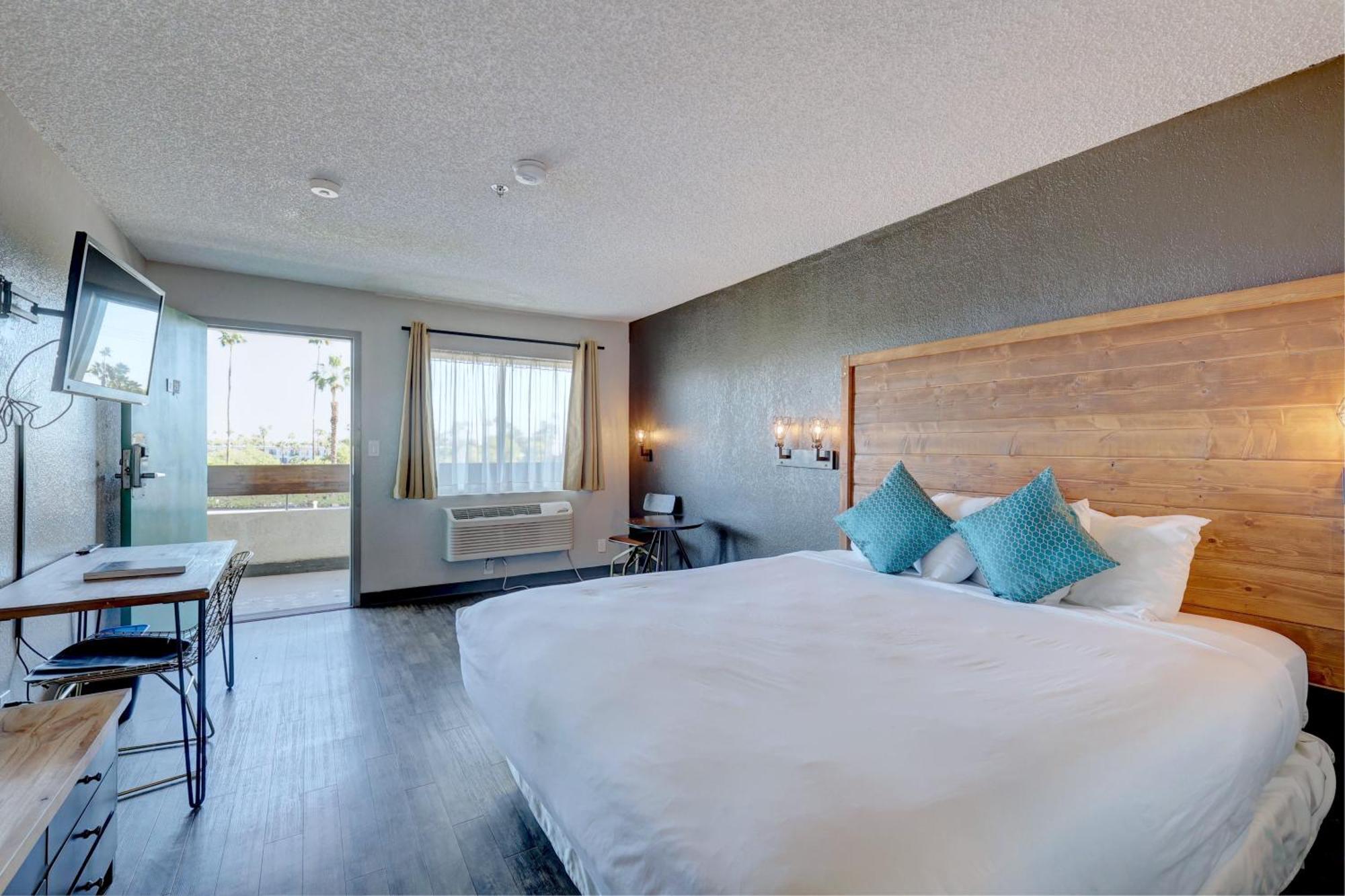 The Infusion Beach Club Palm Springs Bagian luar foto