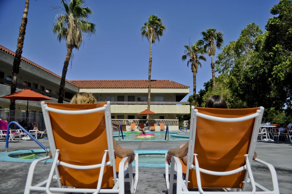 The Infusion Beach Club Palm Springs Bagian luar foto
