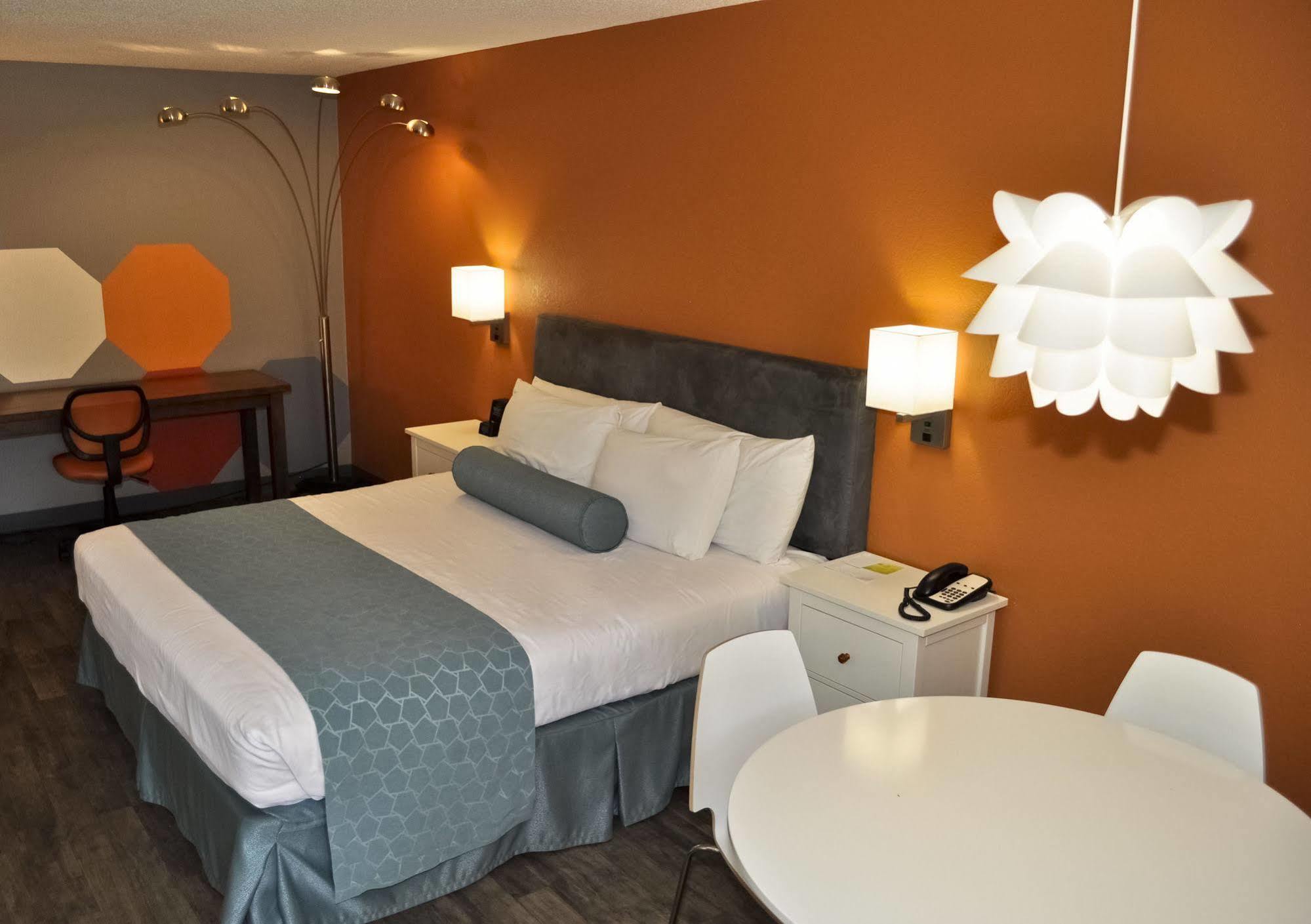 The Infusion Beach Club Palm Springs Bagian luar foto